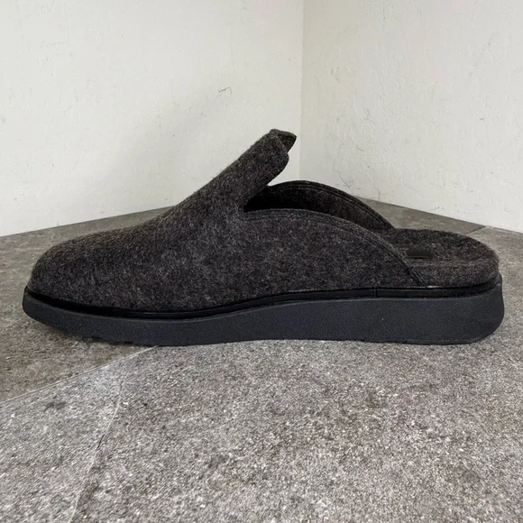 NEW FitFlop Gray Black Felt Slip On Mules Slippers Men’s 11